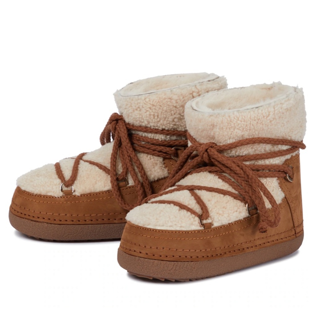 NWT INUIKII Curly shearling and suede ankle boots